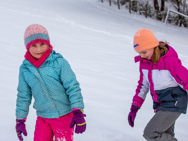 Kinder im Schnee