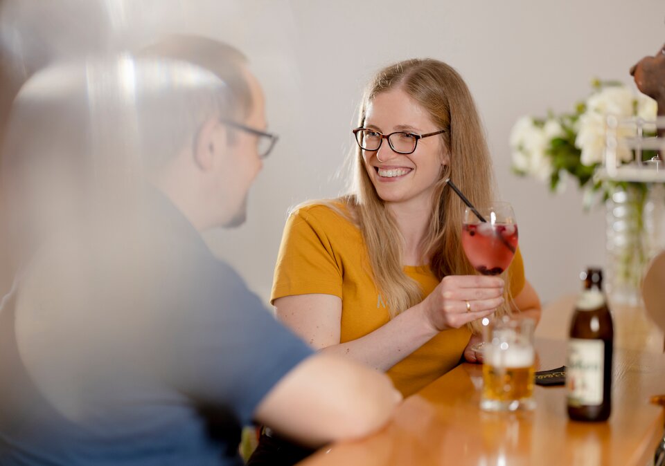 Pärchen an der Bar