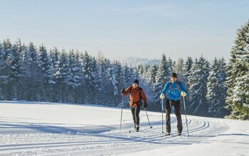 Langläufer in der traumhaften Winterlandschaft